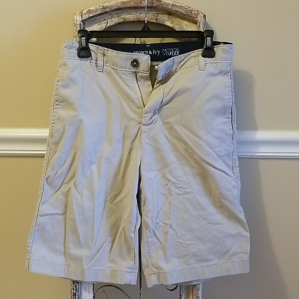 Crown & Ivy Khaki Shorts - Size 18